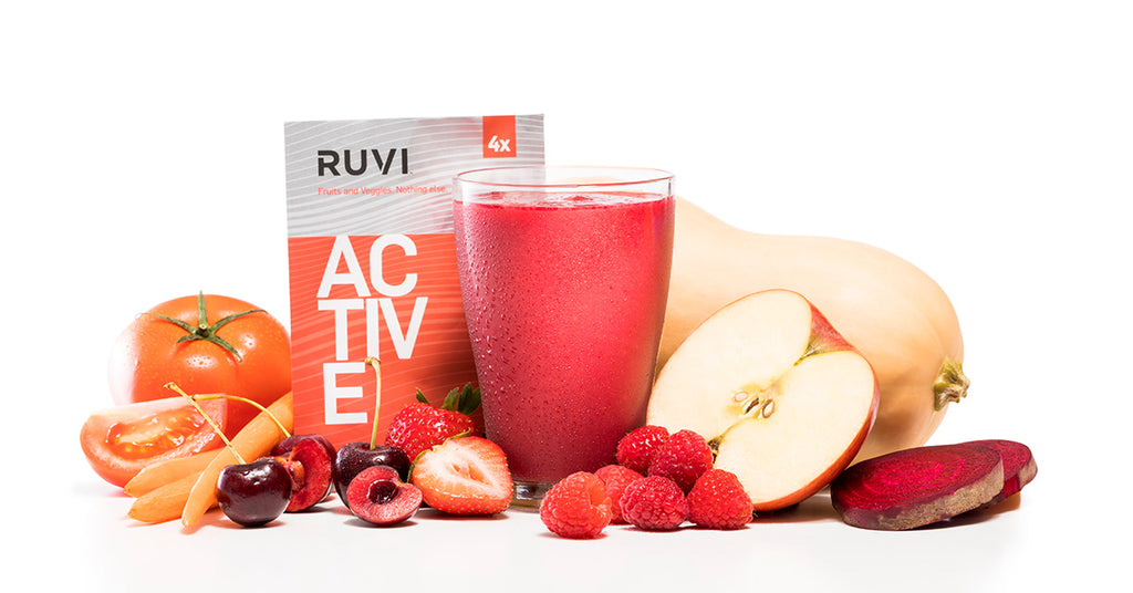 Ruvi Active Smoothie in a glass with red fruits and vegetables surrounding