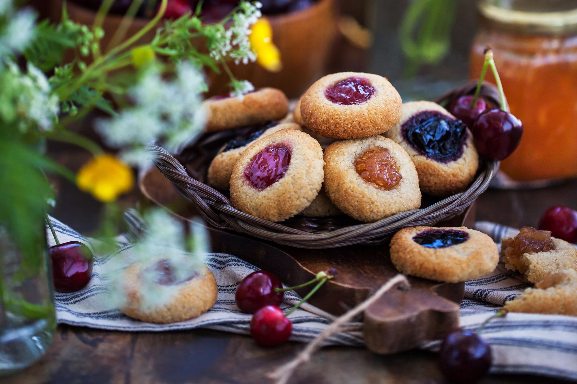 RUVI RECIPE: RASPBERRY ALMOND SHORTBREAD COOKIES